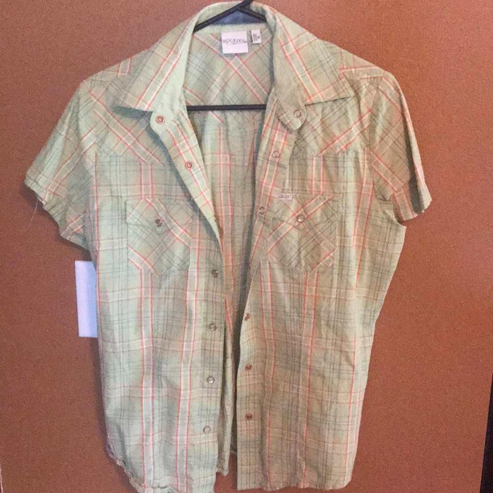 Short sleeve pearl snap/western style shirt